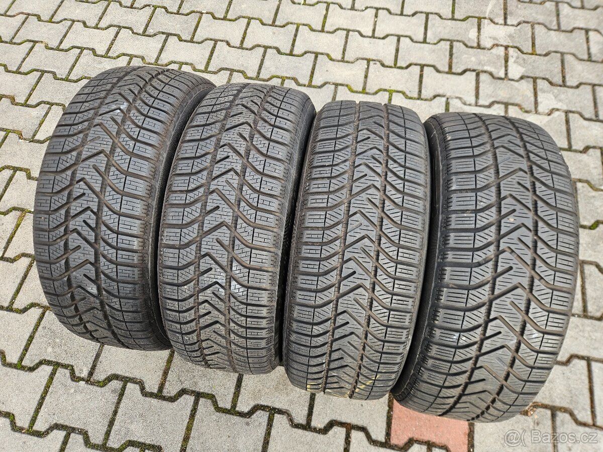 Zimní Pirelli Snowcontrol 205/55/16