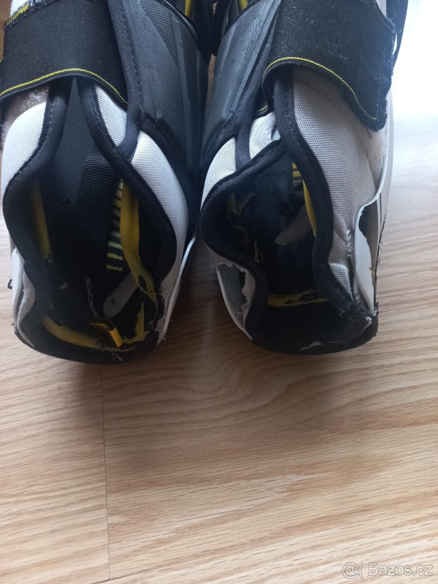 Hloleně CCM 9060, vel.13