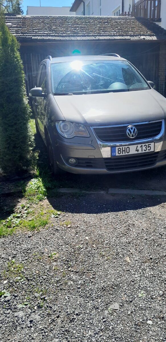 VW Touran s benzinovým motorem 1.4 TSI