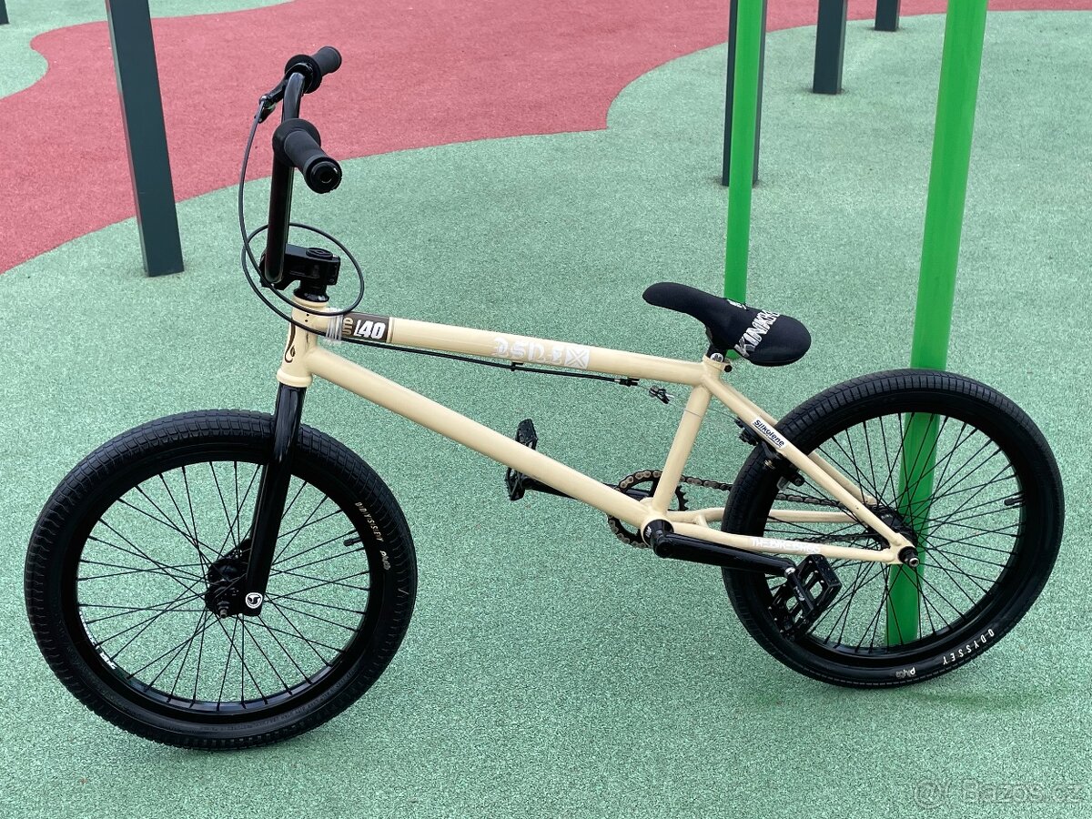 Skládané freestyle BMX