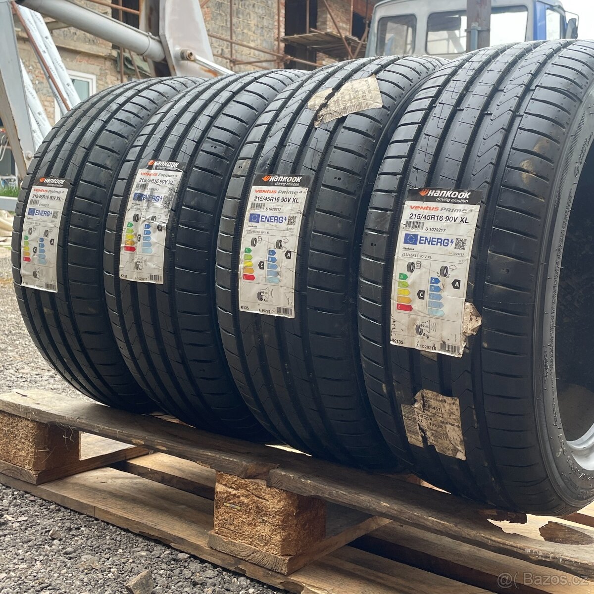 Uplně nové letní pneu 215/45 R16 90V HANKOOK