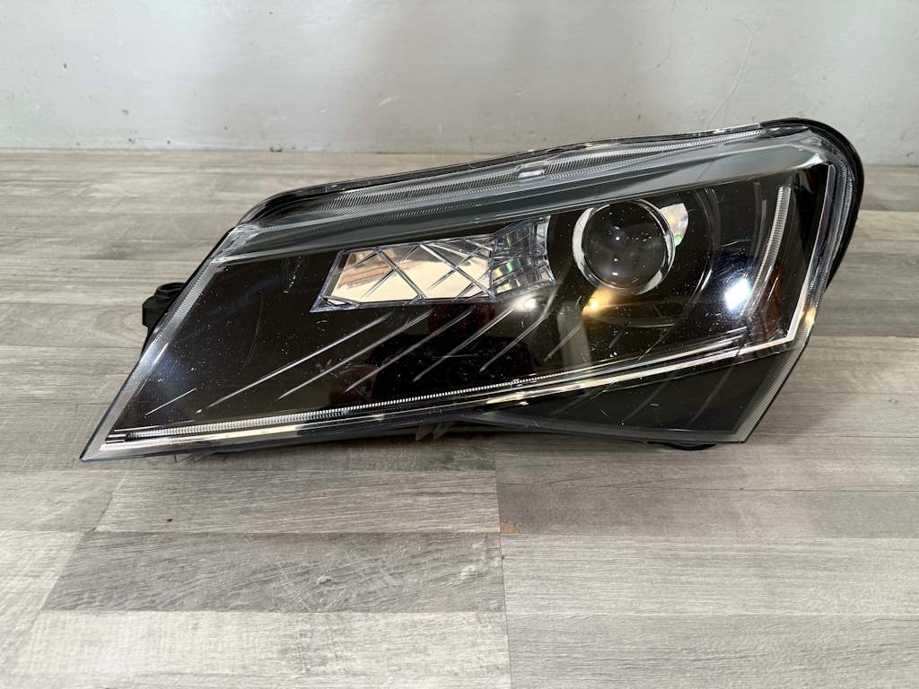 ŠKODA SUPERB 3 19-23 LIFT xenon LP - 3V1941017A