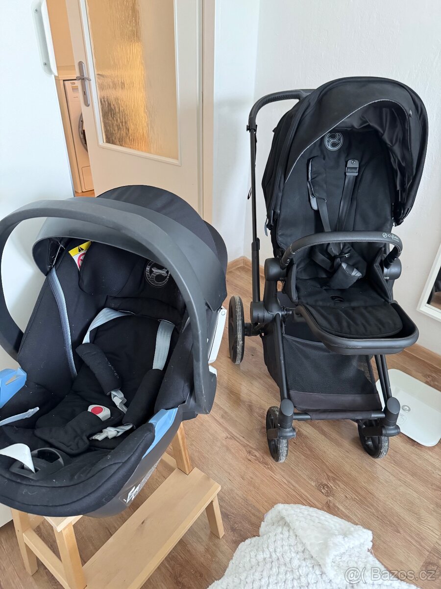 Cybex Priam 2023 s cernou konstrukci