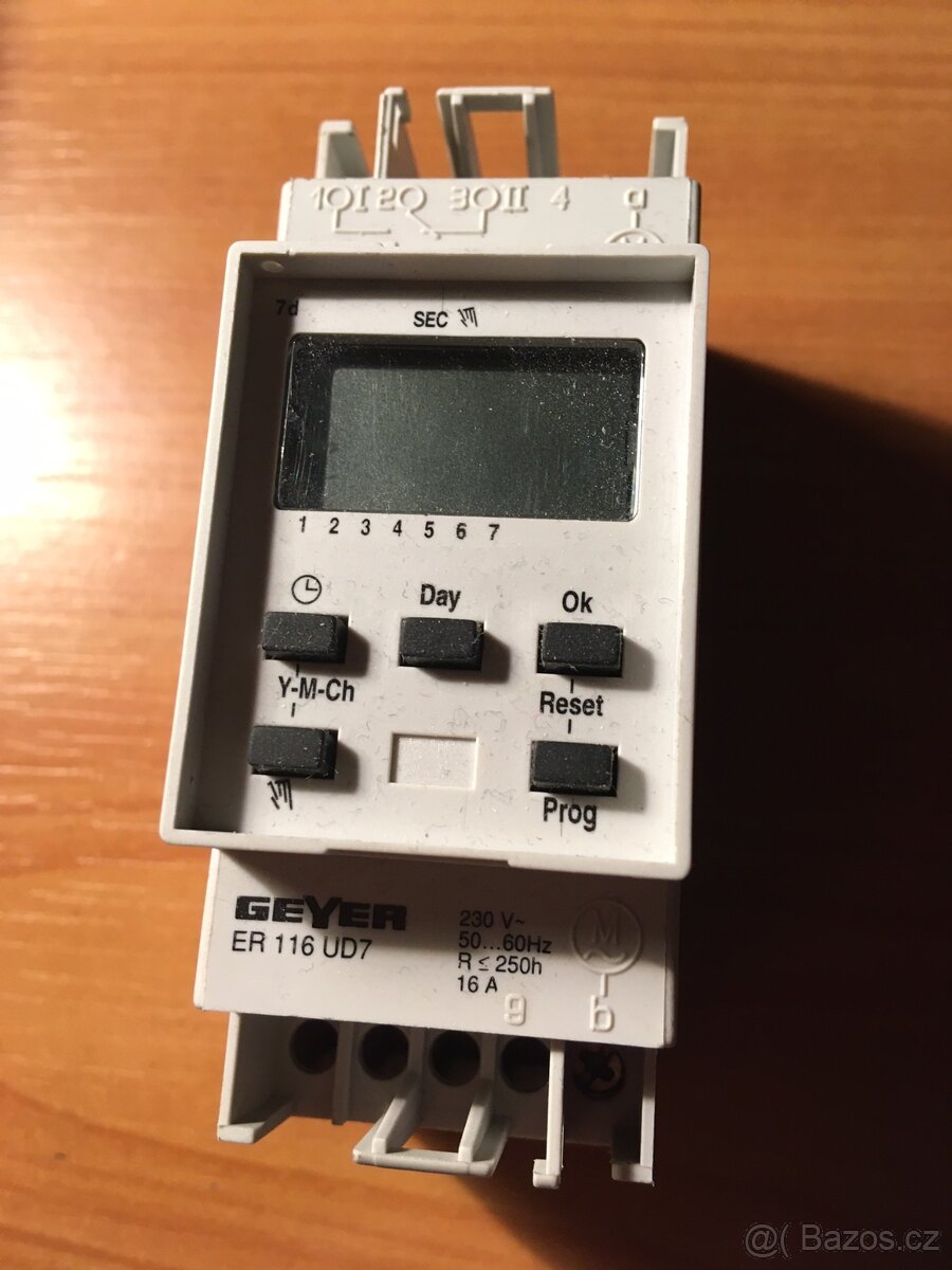 GEYER Elektromechanické a digitální hodiny