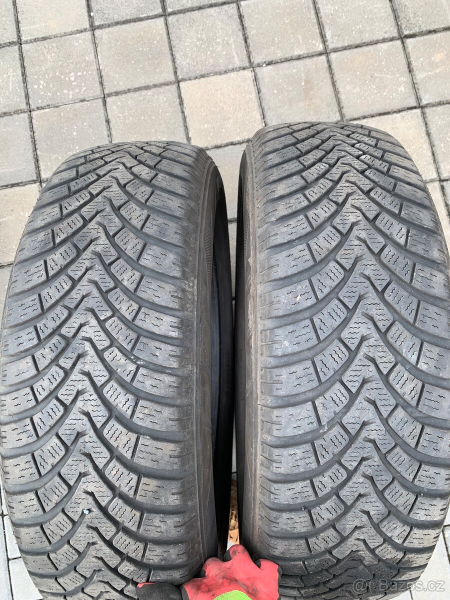 Zimní pneu 215/65 R17
