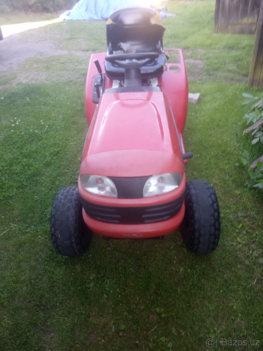 zahradní traktor johnsered