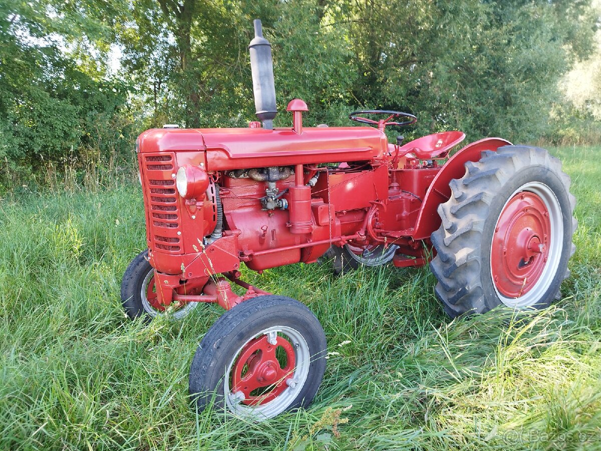 Mccormick Farmall FU 235
