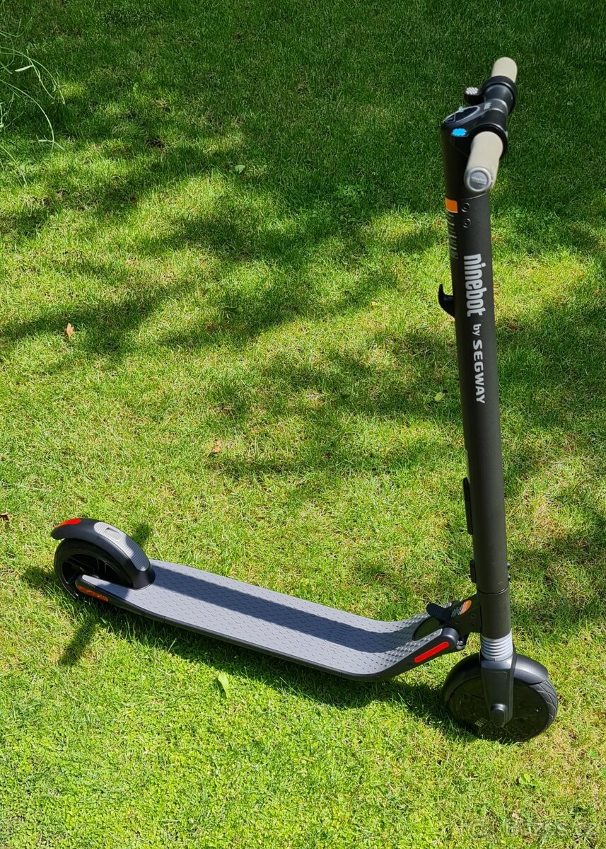 Segway Kickscooter ES1