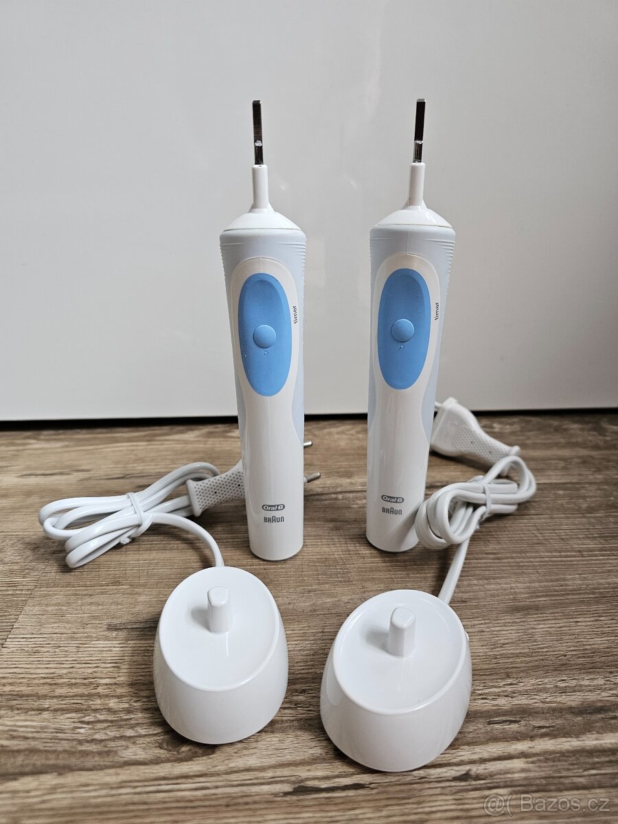 PRODÁM SADU 2X ELEKTRICKÝ ZUBNÍ KARTÁČEK Oral-B Vitality (37