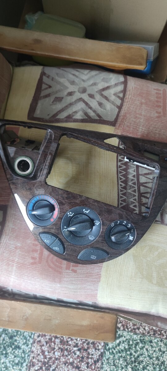 Středový panel Ford Focus mk1