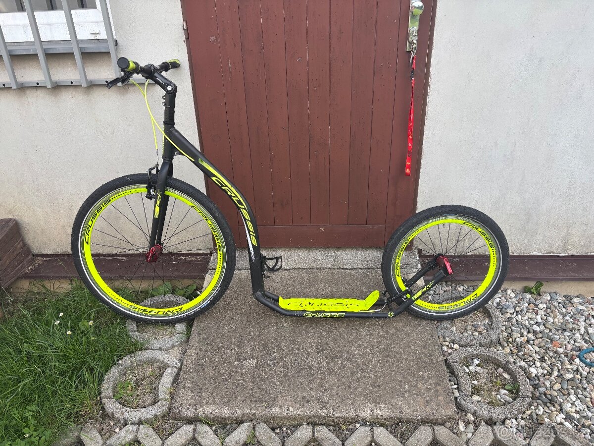 Koloběžka Crussis Urban 4.2 černo-žlutá