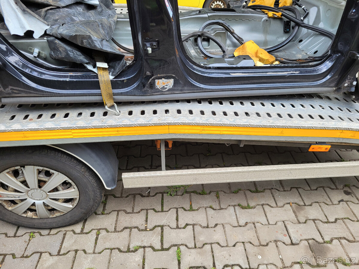 vw tiguan III 571 2024< Práh