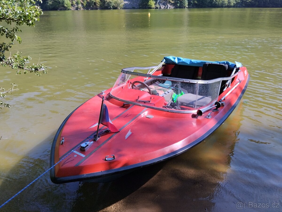 Motorový člun Savir