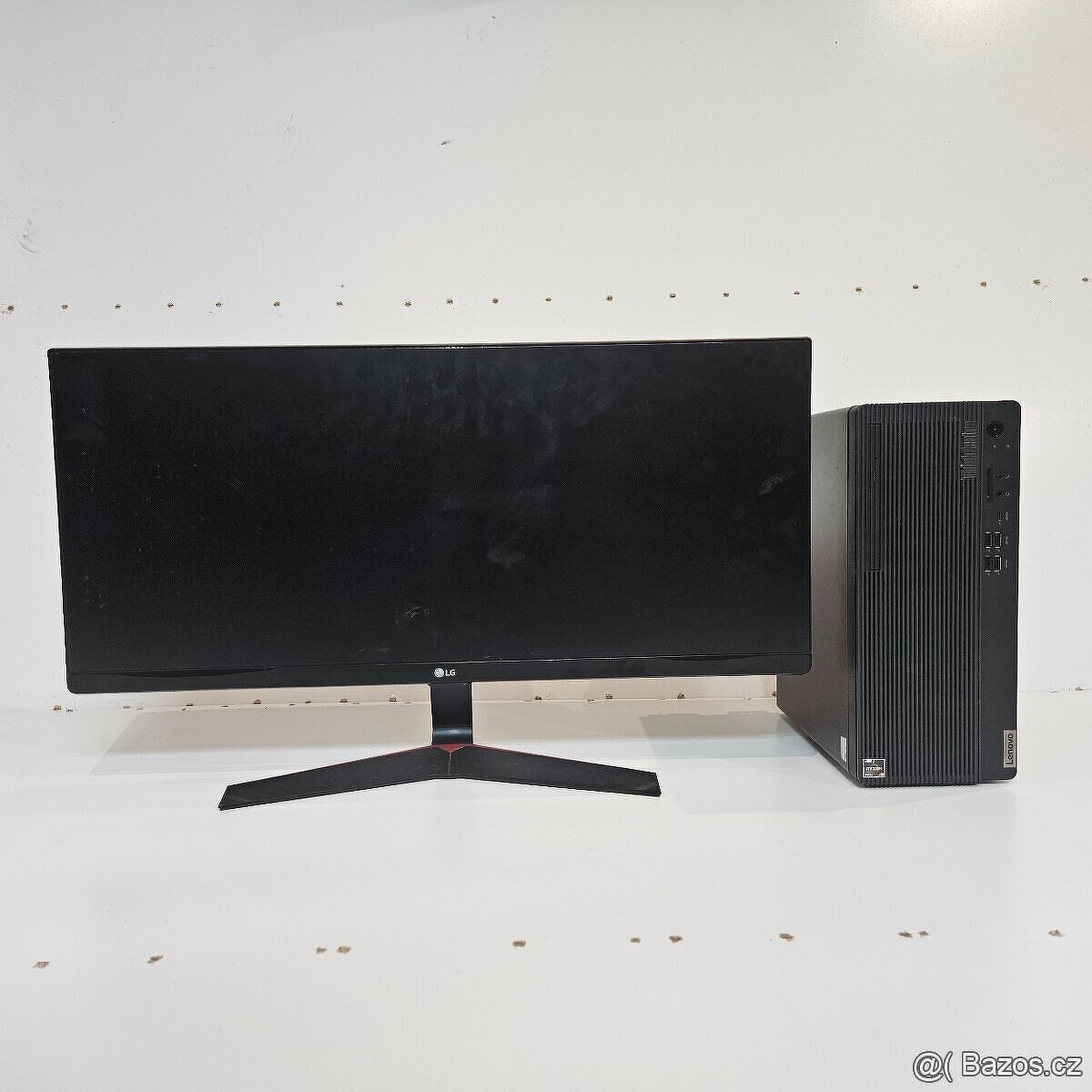 Stolní počítač Lenovo Thinkcentre + Monitor