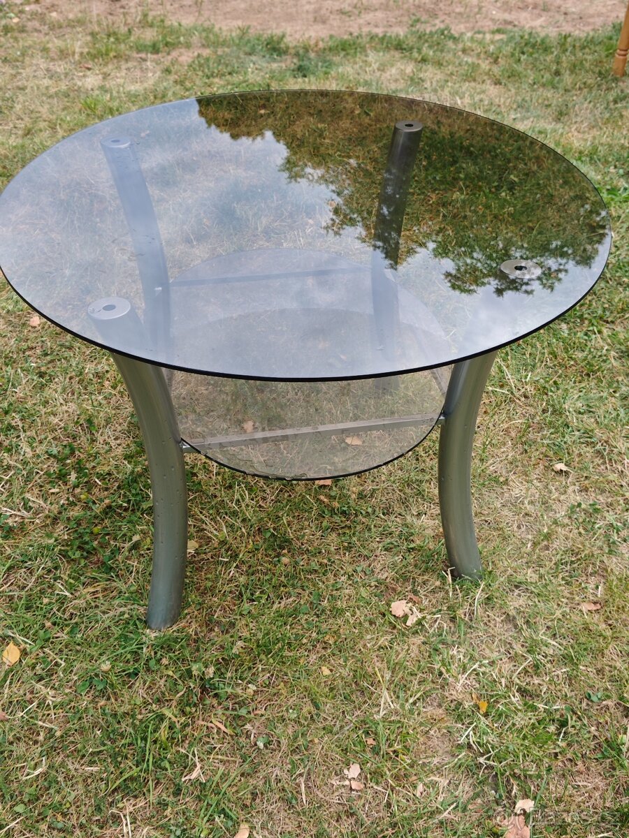 Konferenční skleněný stolek