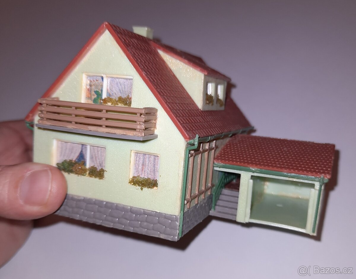 Model rodinný dům s garáží do kolejiště TT