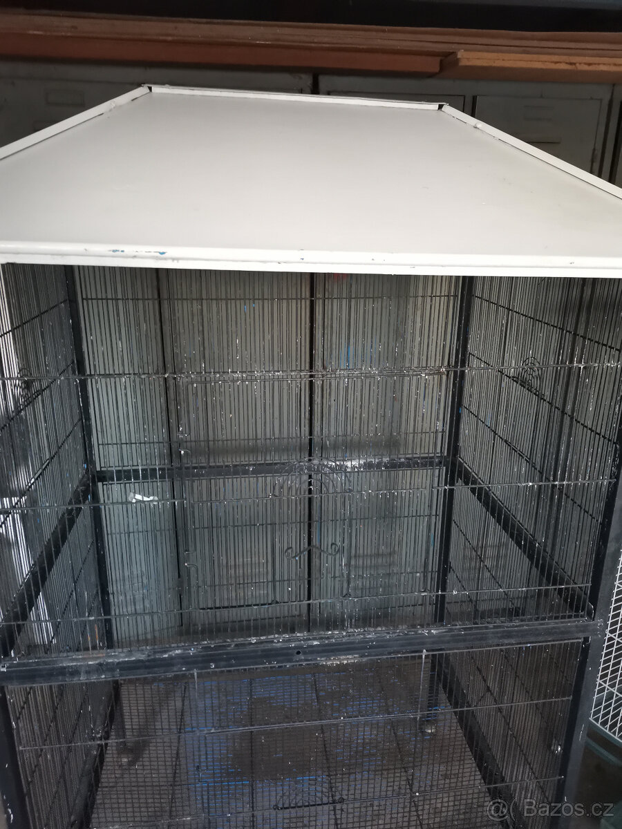 Voliéra-klec se střechou
