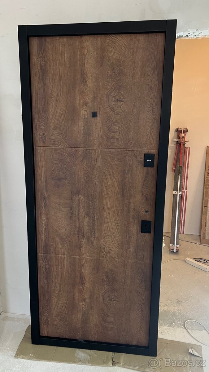 Bytové vstupní dveře 80 P