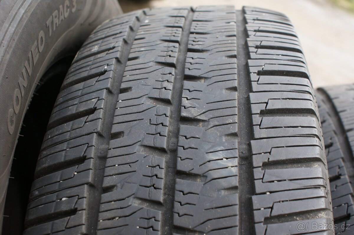 4ks pneu 225/70/15 C 2ks jsou zimni + 2ks celorocni 15C R15