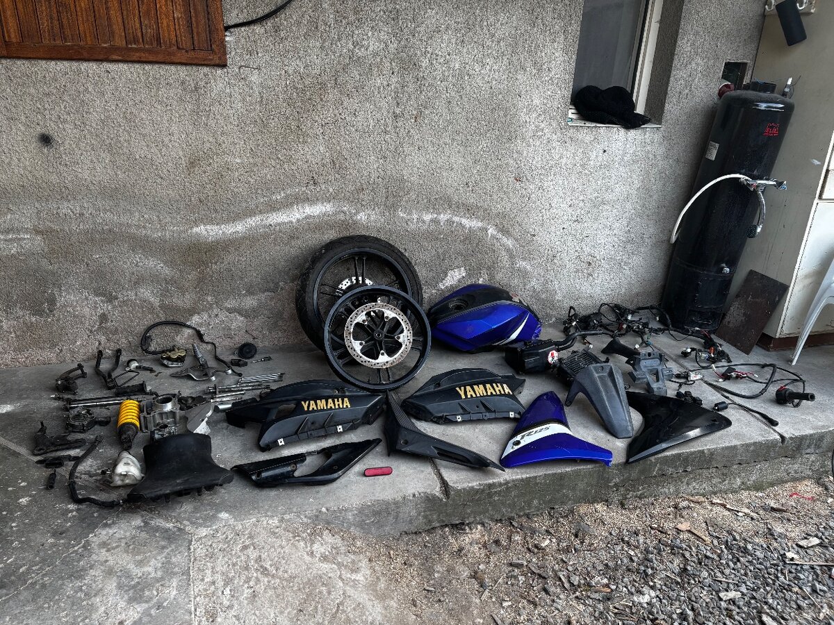 Yamaha Yzf r125 díly na motorku