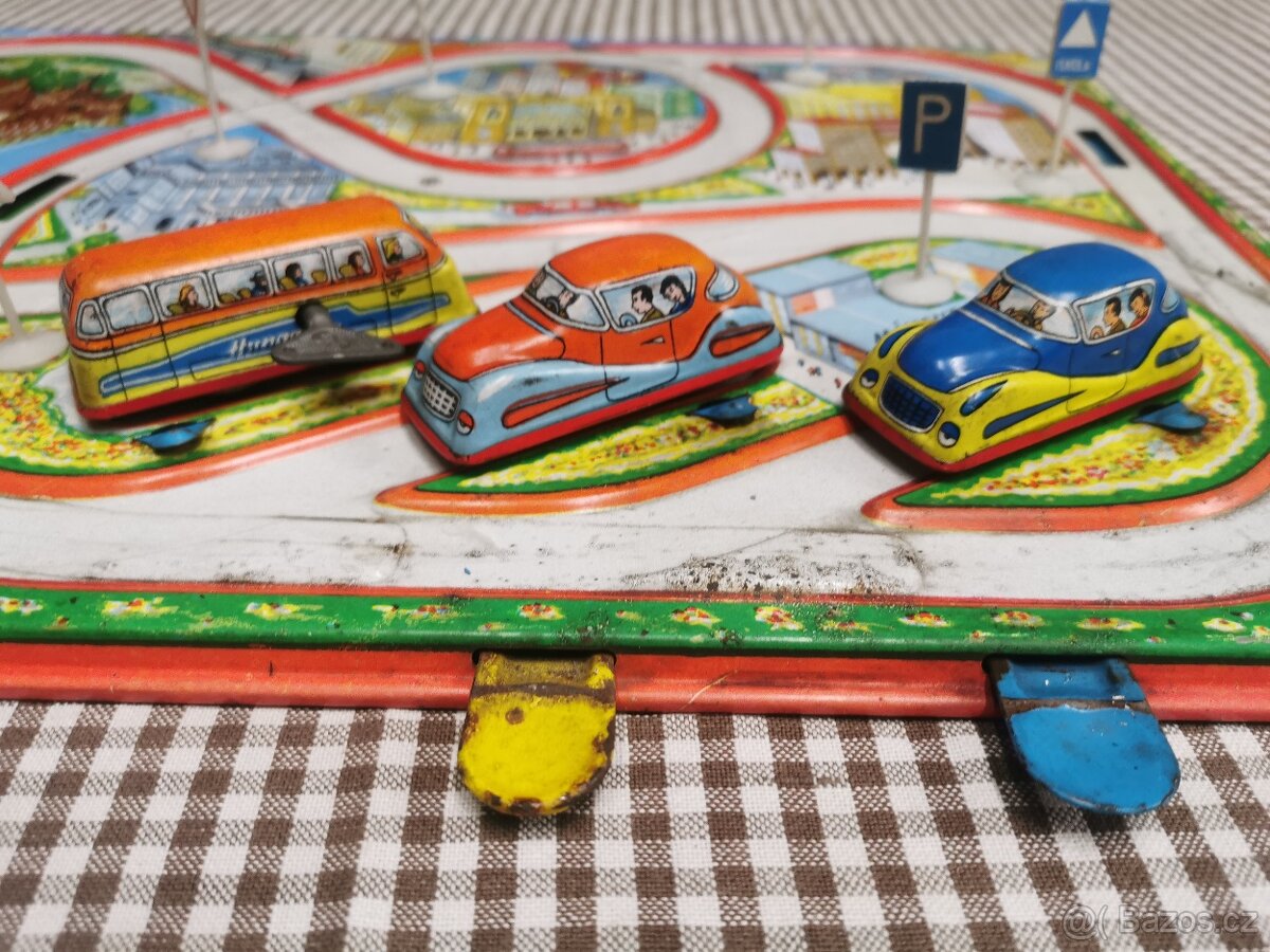 Maďarská plechová autodráha