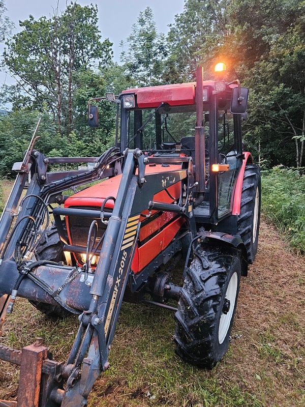 Výkonný traktor pro efektivní zemědělství