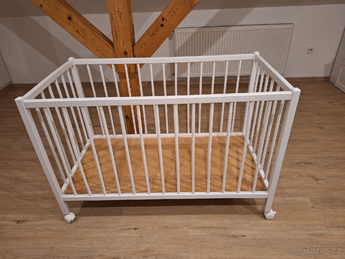 Dětská dřevěná postýlka
