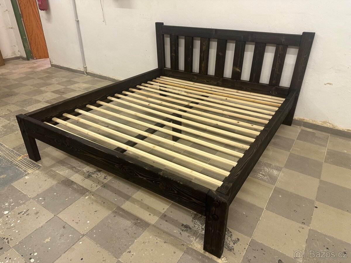 Masivní postel z fošen 180 x 200 cm matrace - Nová
