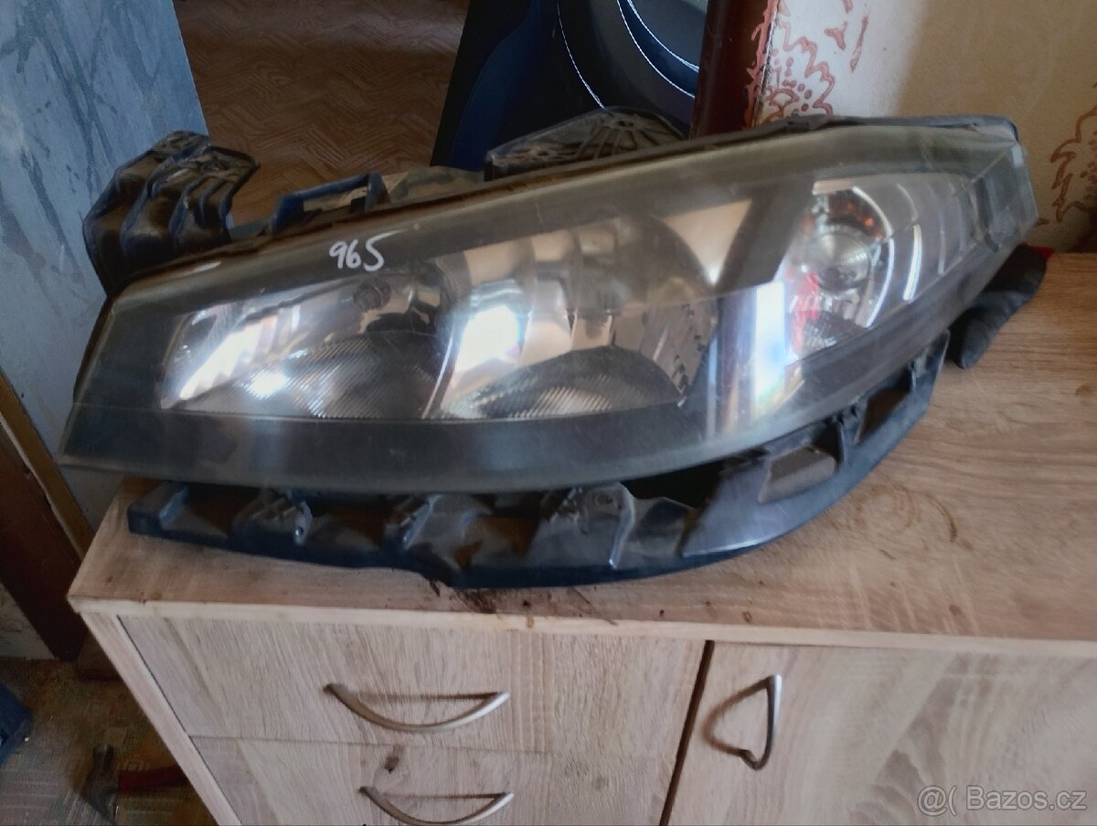 Přední pravé světlo Renault laguna 2