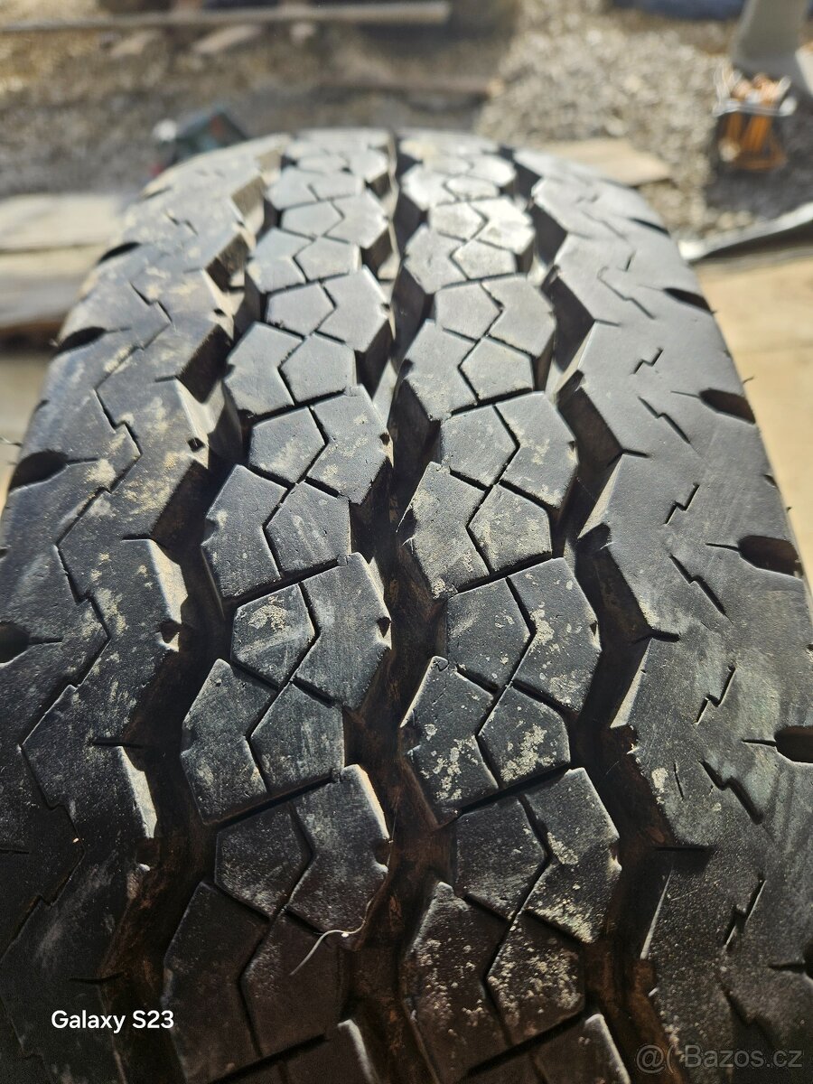 Pneu 215/75/R16 C