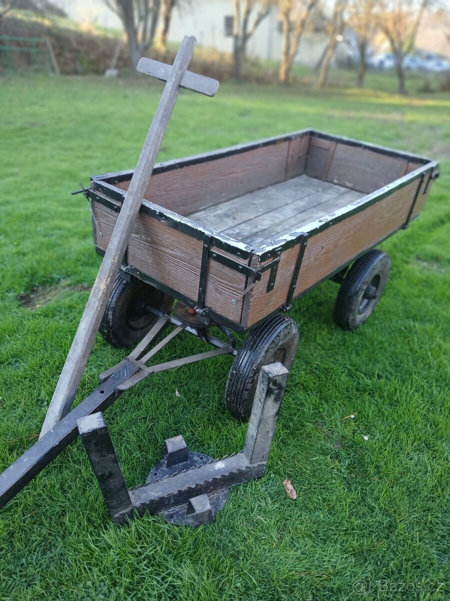 Čtyřkolový vozík za auto