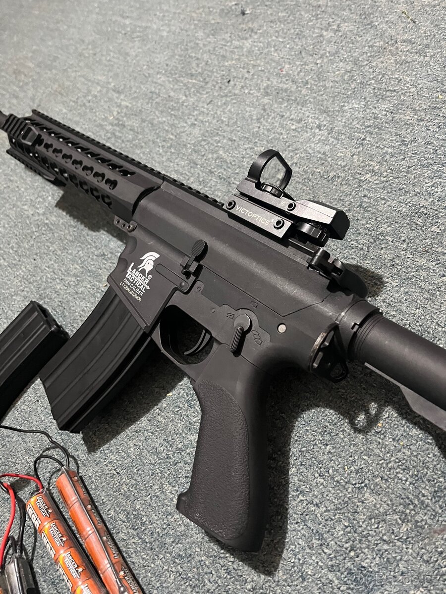 Airsoft pistole m4 s optikou