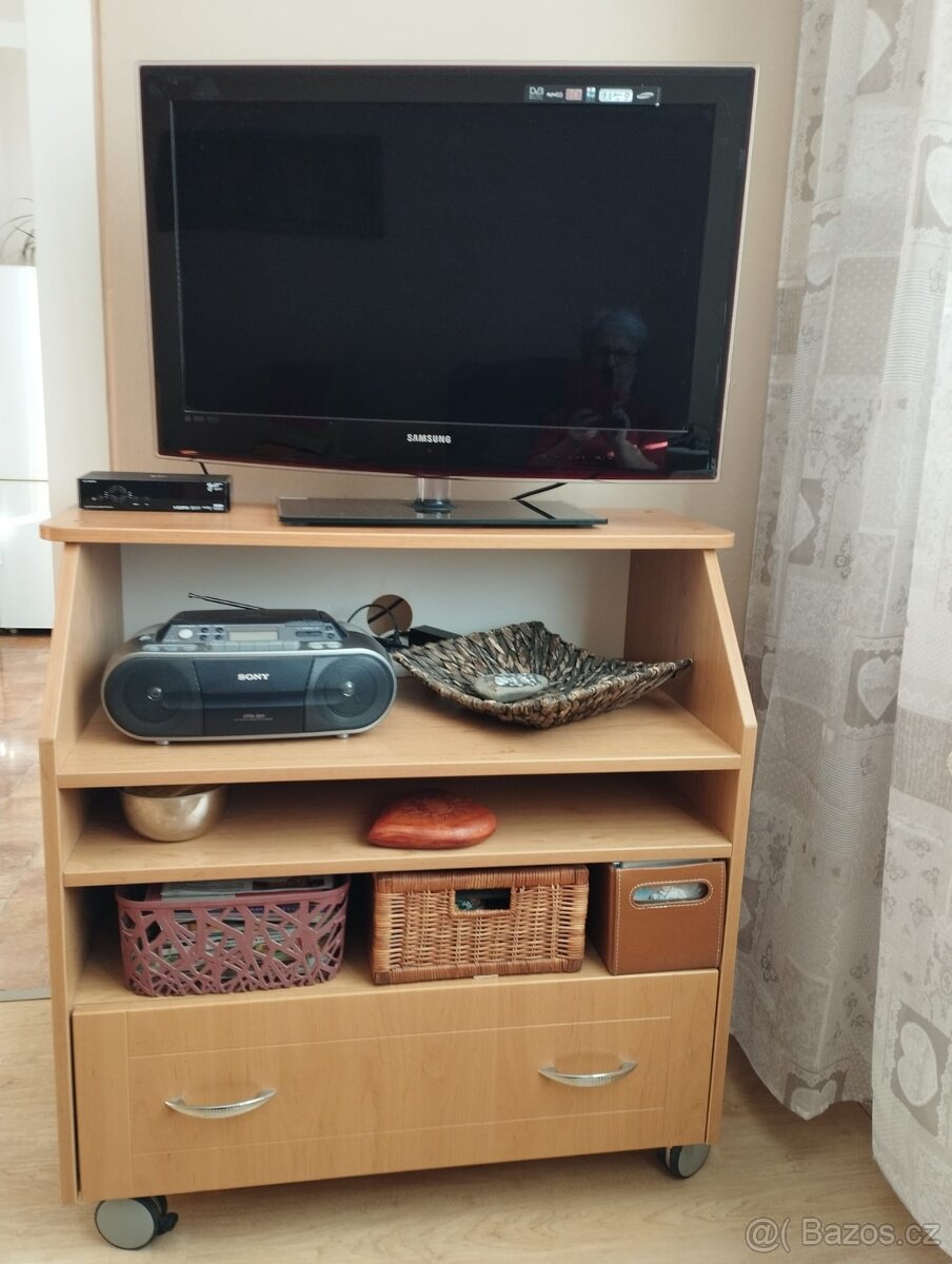 Televizní stolek