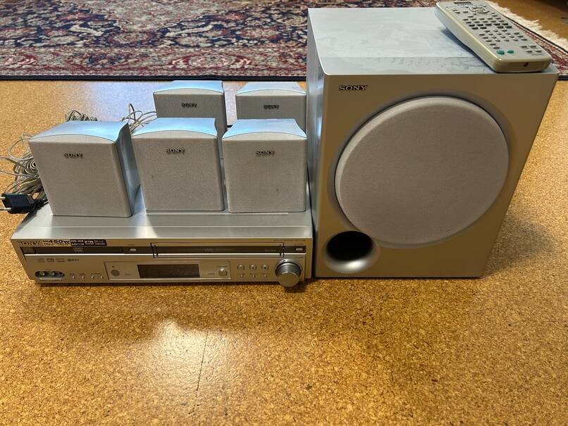 Domácí kino Sony DAV-D150N