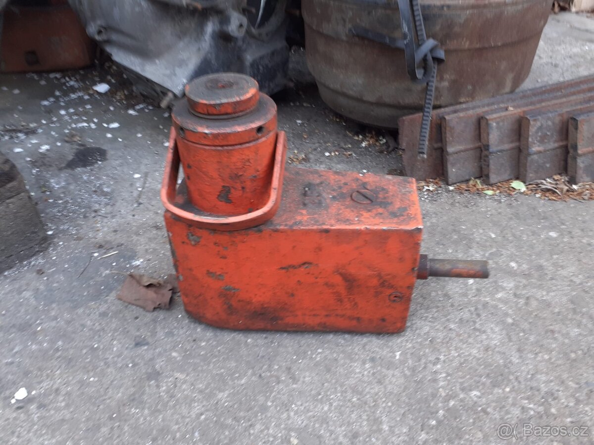 Hydraulický zvedák 25 a 50 tun