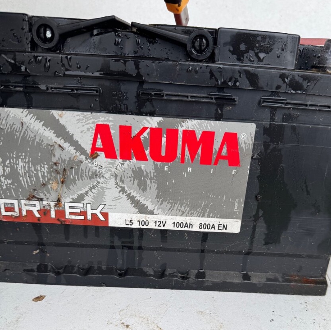 KOUPÍM : Autobaterie 12V 100Ah