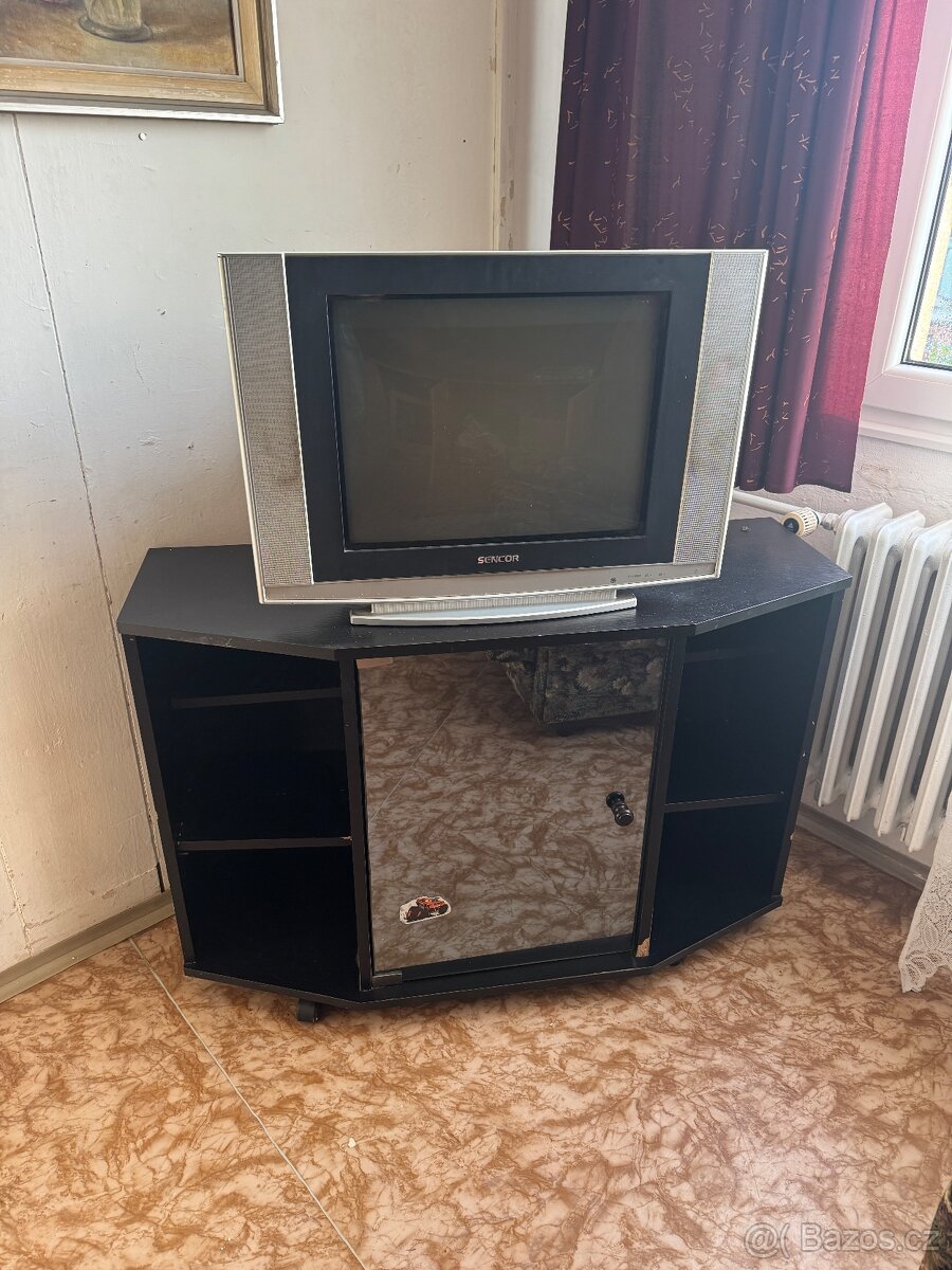 TV stolek