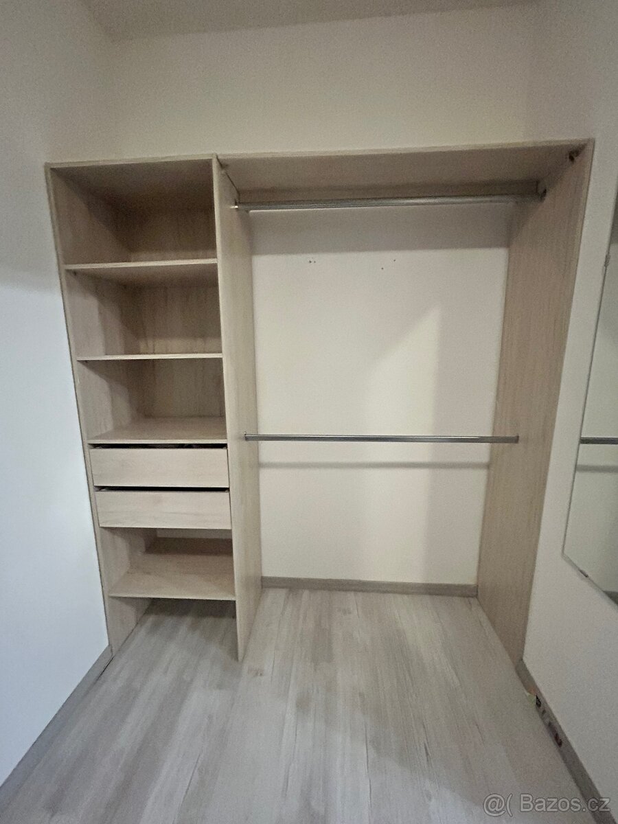 Prodám šatní skříň