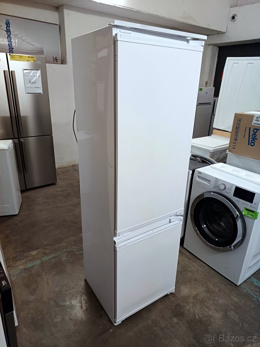 Nová vestavná lednice BEKO , ZÁRUKA BCSA285K4SN
