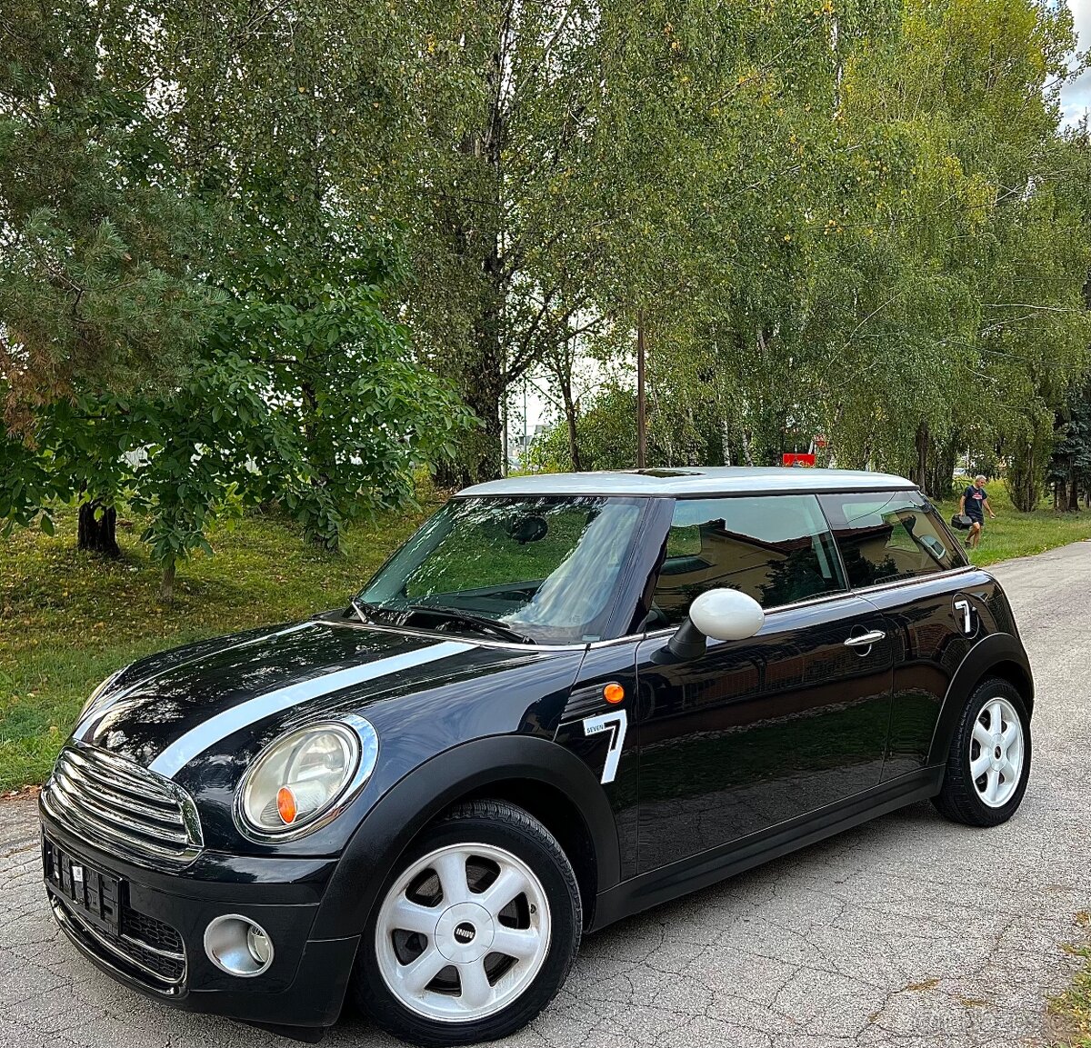 Mini Cooper D 1.6D 110ps • Facelift • edícia Seven • Black •