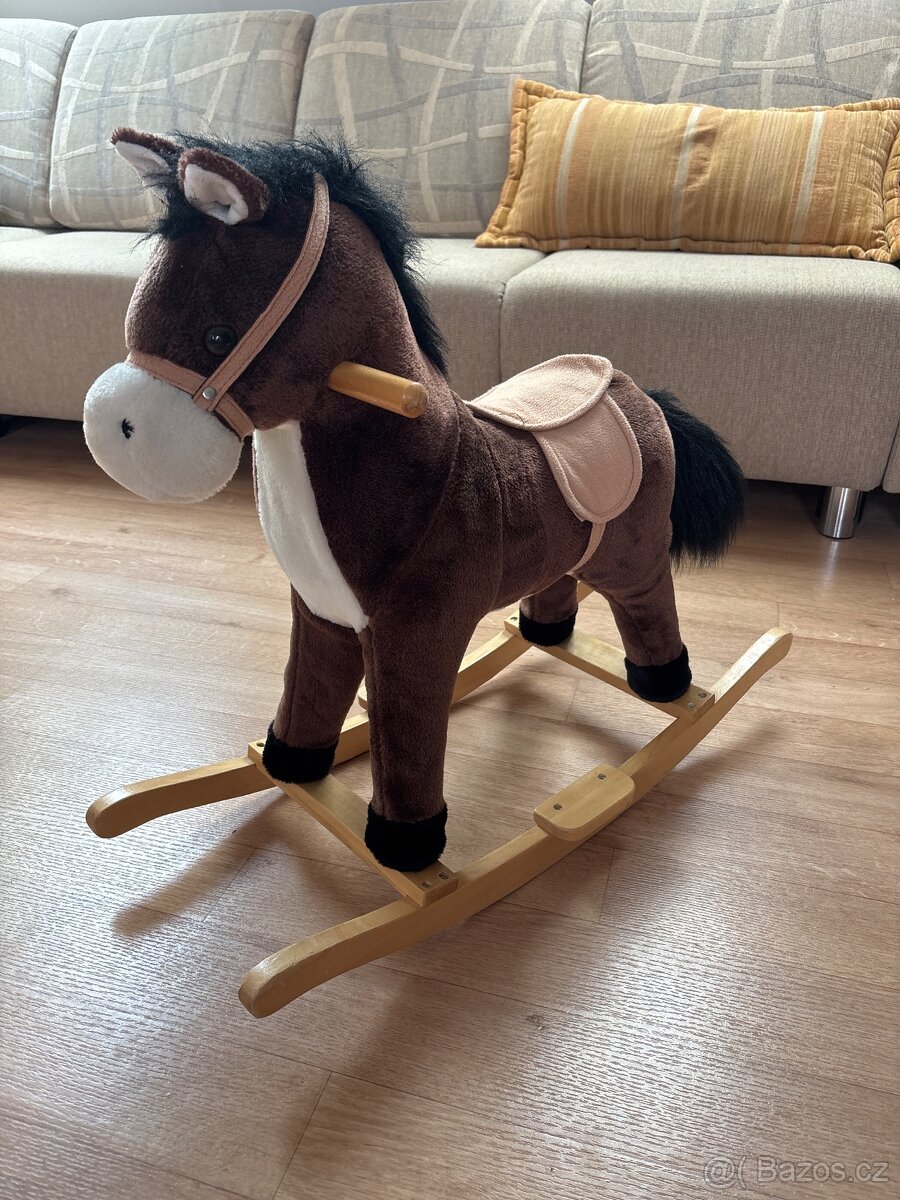 Krásný houpací koník