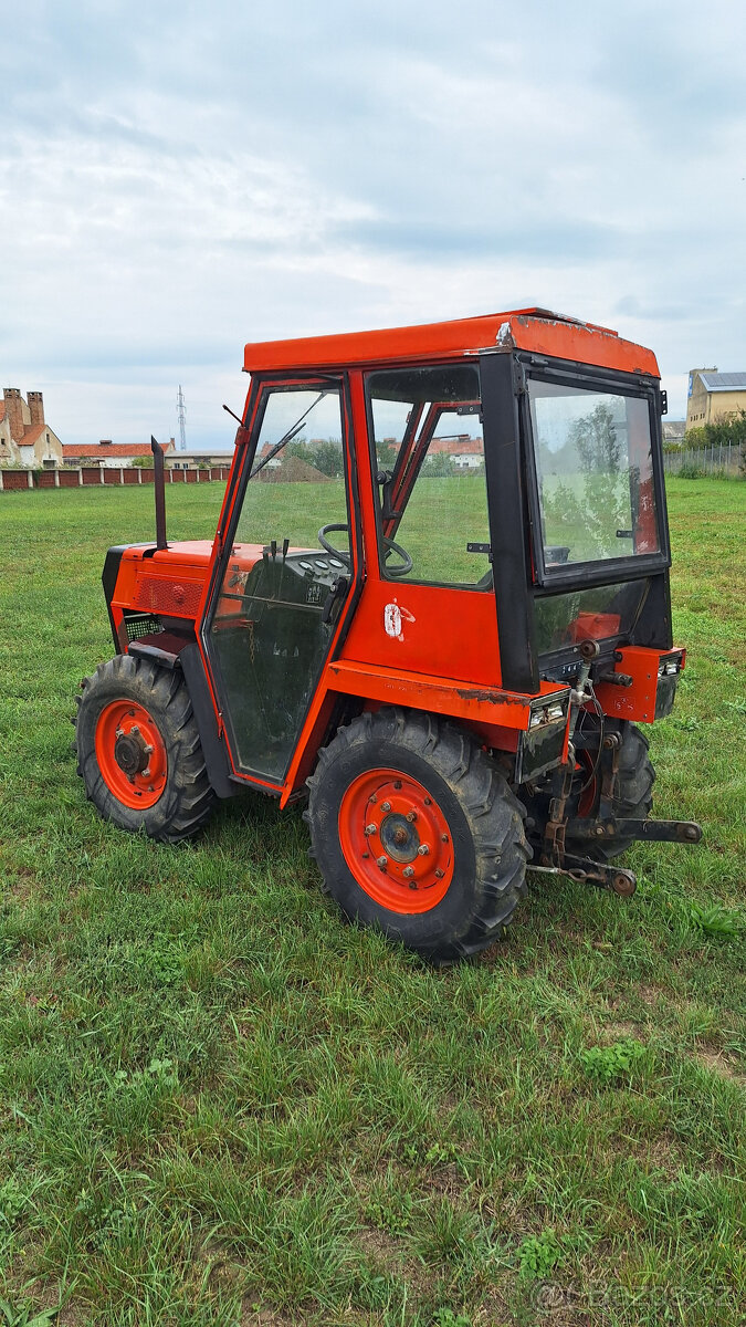 malotraktor MT 8 150 s kabinou