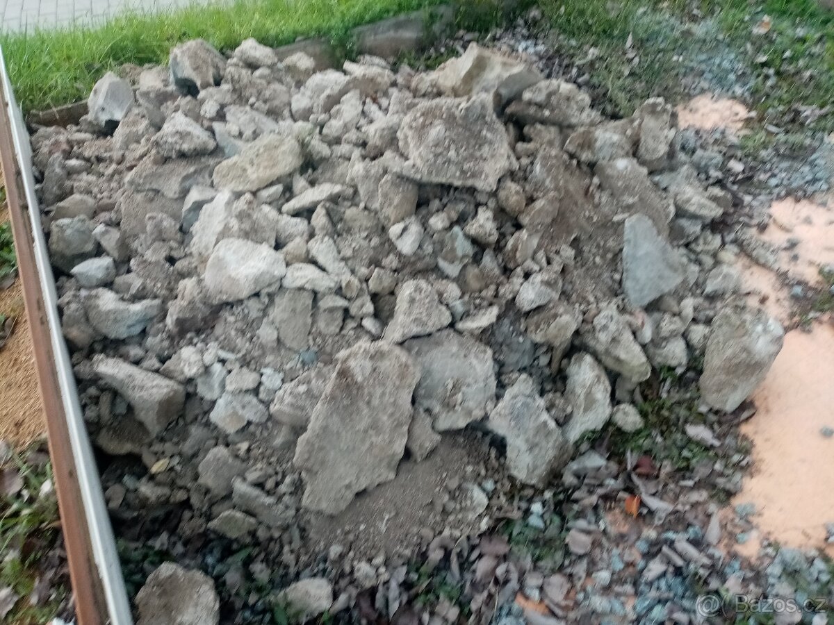 Kamenobetonová suť