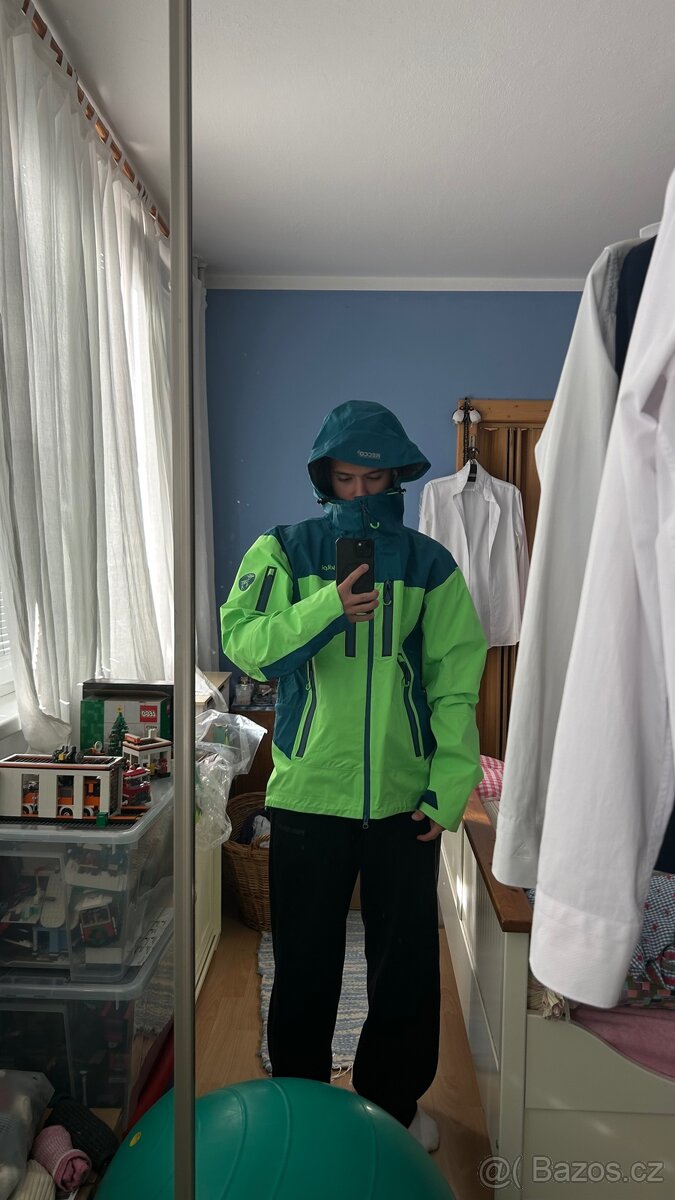 Outdoorova bunda kilpi