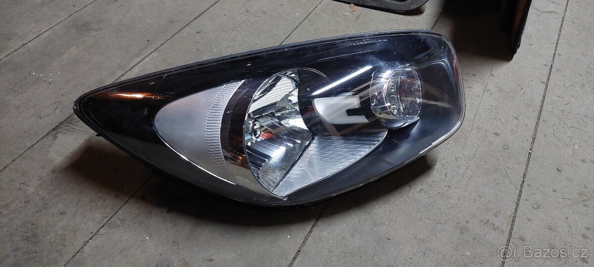 Kia Picanto svetlo prave