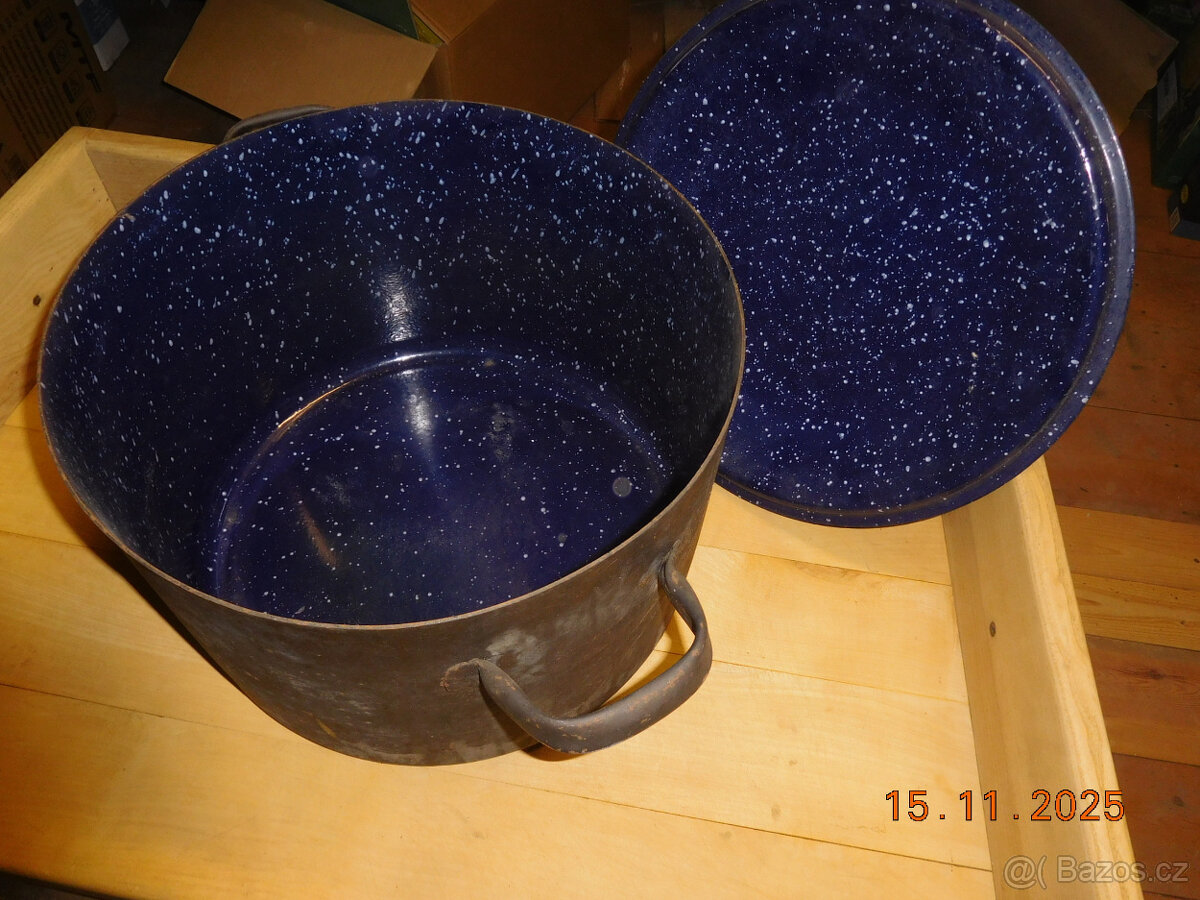 těžký železný hrnec 33l