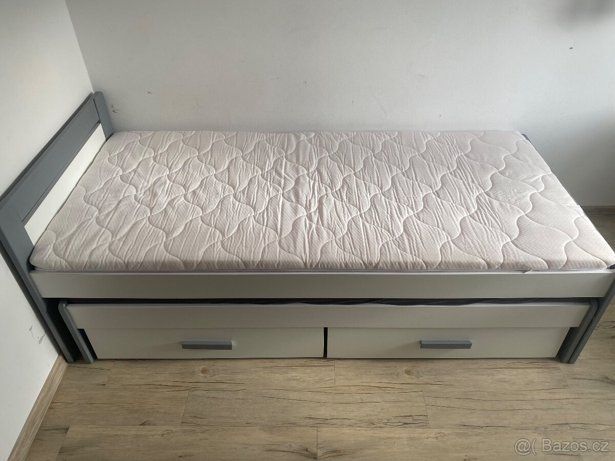 Rozkládací postel pro dva s úložným prostorem.Poř cen12000