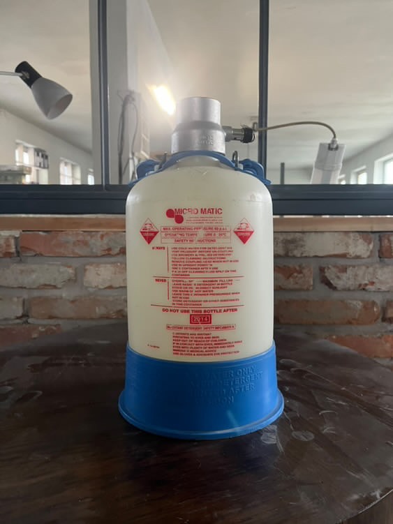 Sanitační láhev na čištění pivních cest