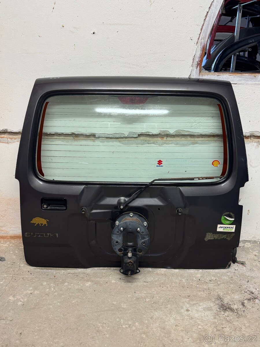 Suzuki Jimmy, zadní 5. (páté) dveře