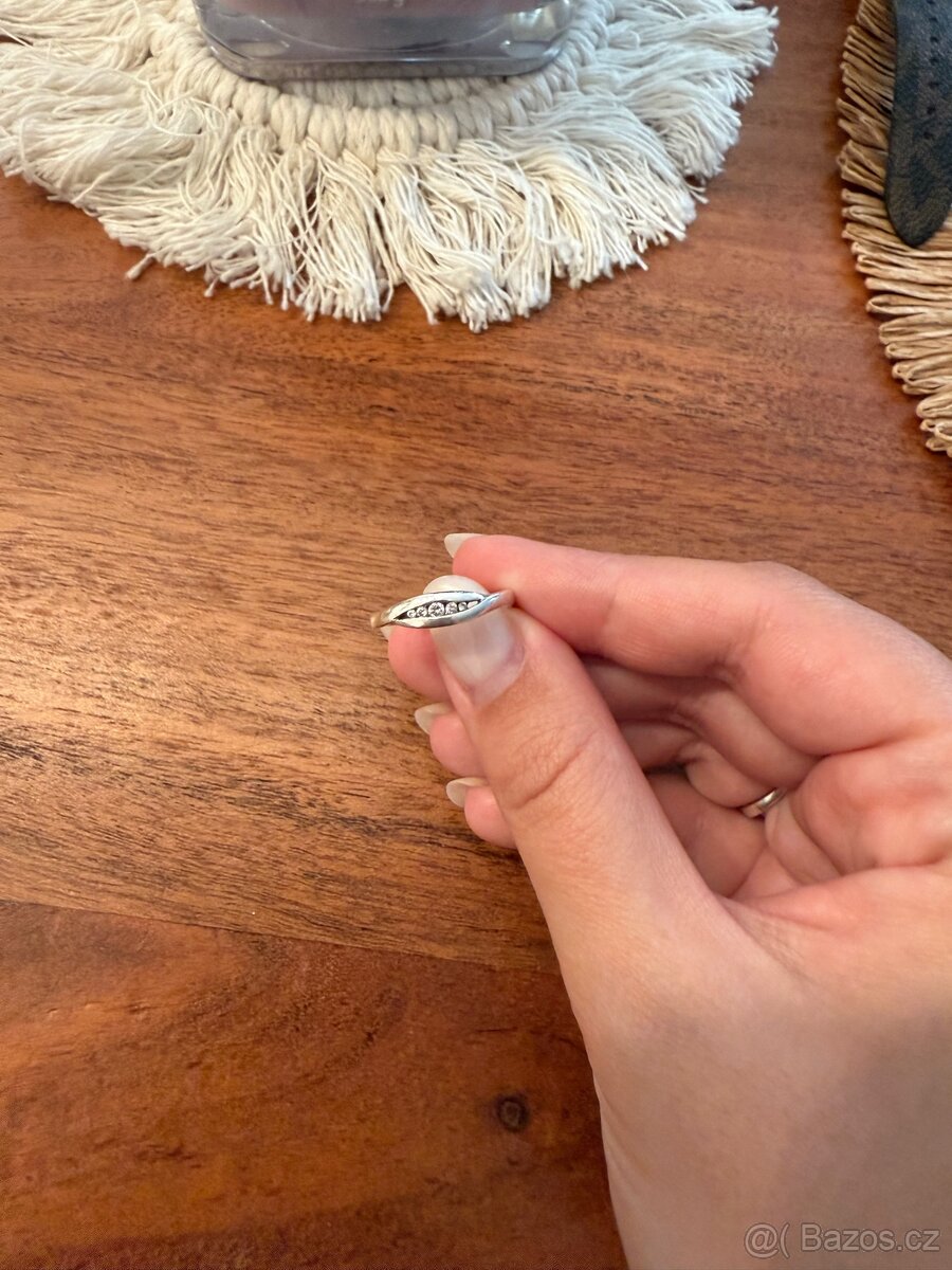 Dámský stříbrný prsten